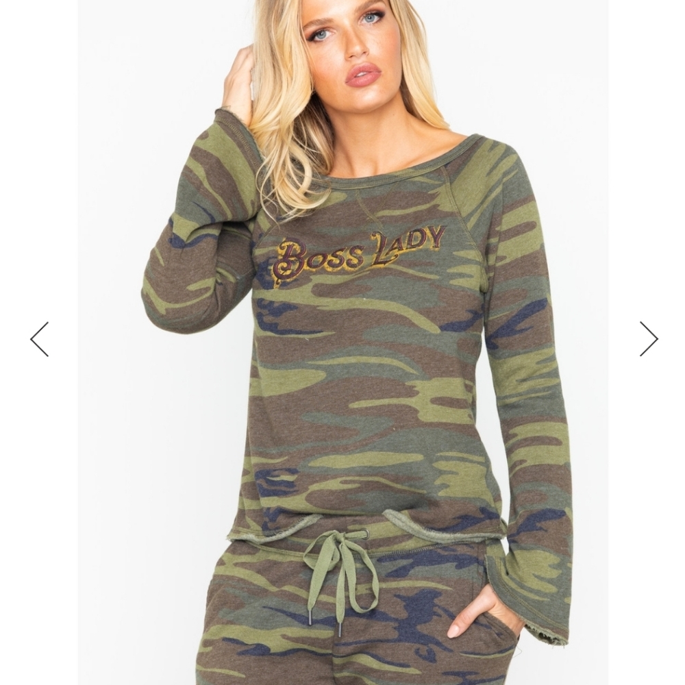 Idyllwind boss lady bell sleeve sweatshirt